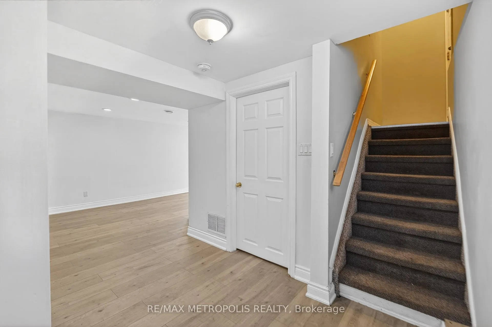Photo 2 of Unit Bsmt, 266 Napier Street, Barrie, Codrington — HOMEH