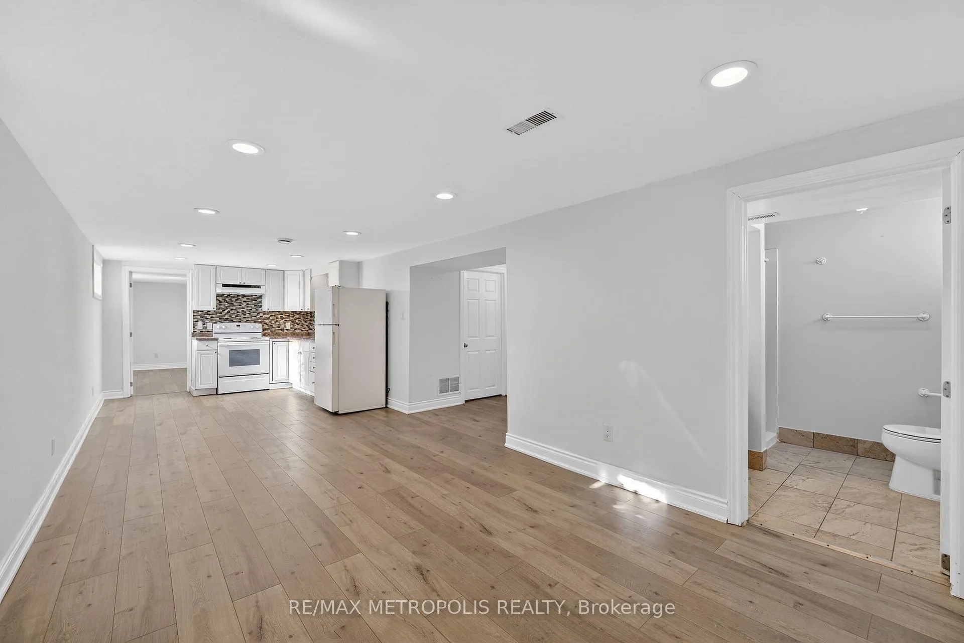 Photo 4 of Unit Bsmt, 266 Napier Street, Barrie, Codrington — HOMEH