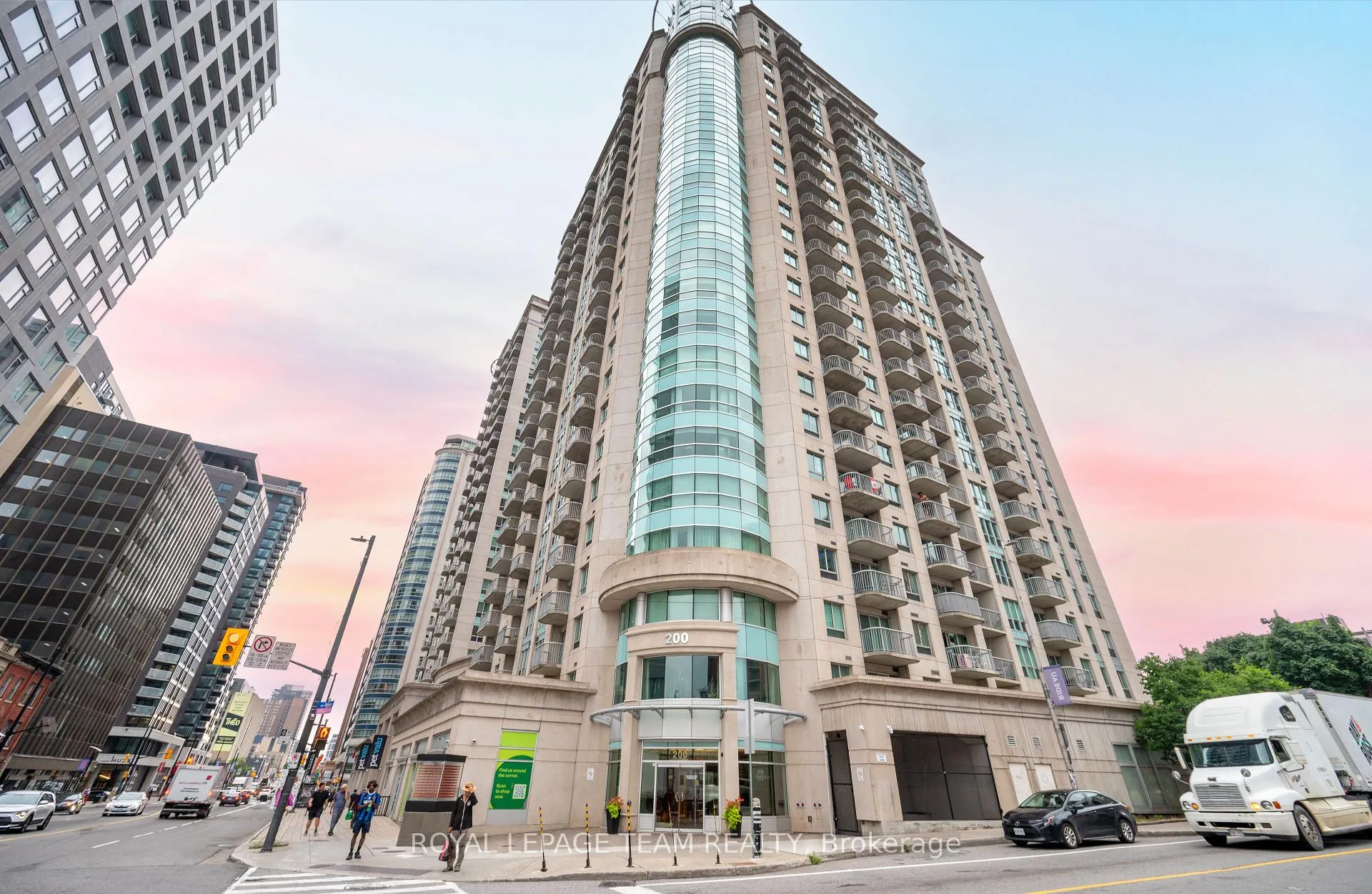 Front of Unit 1704, 200 Rideau Street