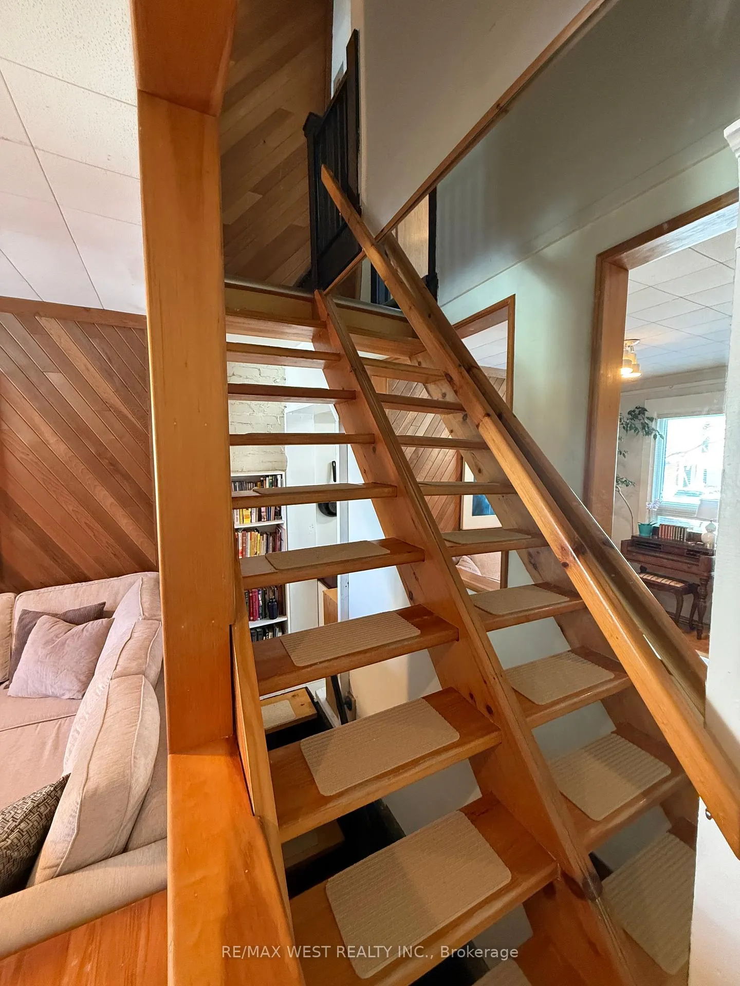 Photo 5 of 193 Barker Avenue, Toronto, Woodbine-Lumsden — HOMEH