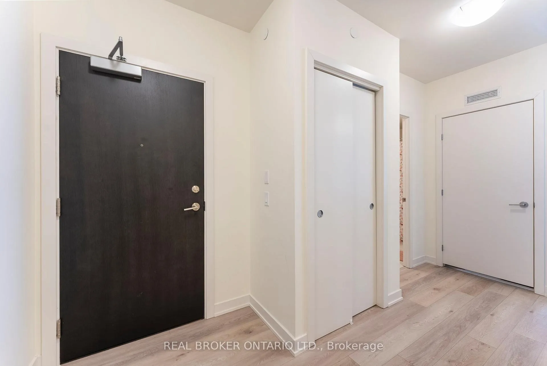 Photo 5 of Unit 1306, 385 Winston Road, Grimsby, Grimsby Beach — HOMEH