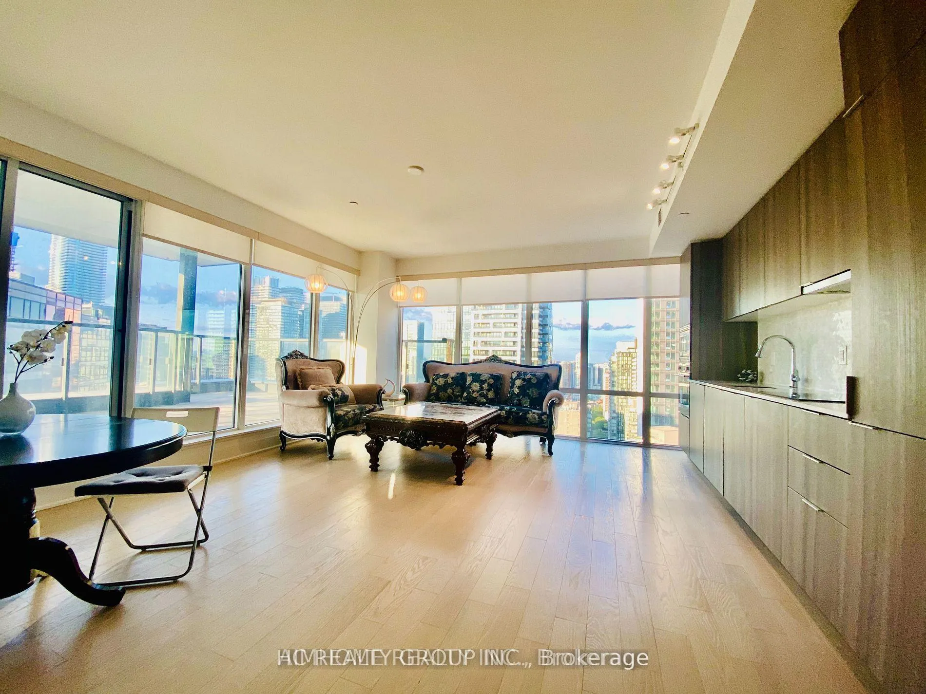Front of Unit 3208, 955 Bay Street