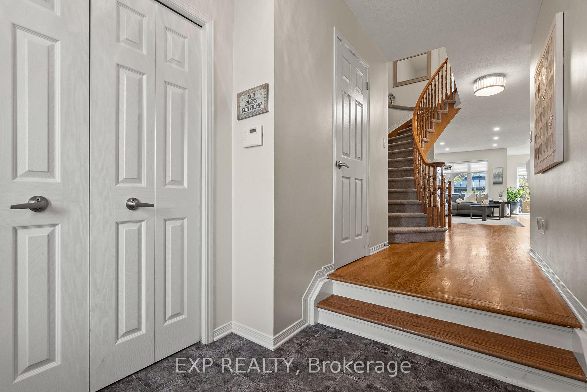 Photo 4 of 229 Duntroon Circle, Ottawa, Hunt Club Park/Greenboro — HOMEH