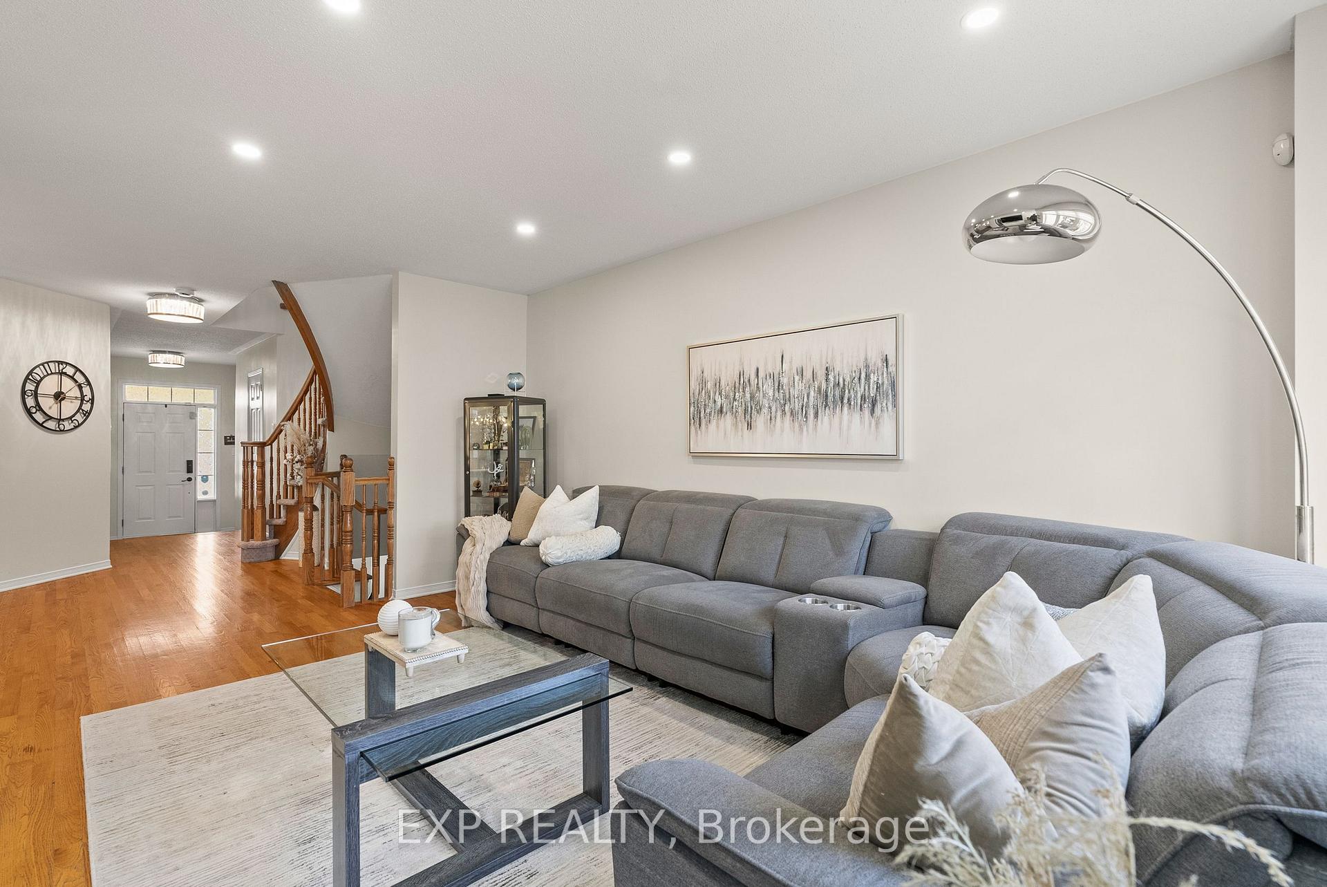 Photo 10 of 229 Duntroon Circle, Ottawa, Hunt Club Park/Greenboro — HOMEH