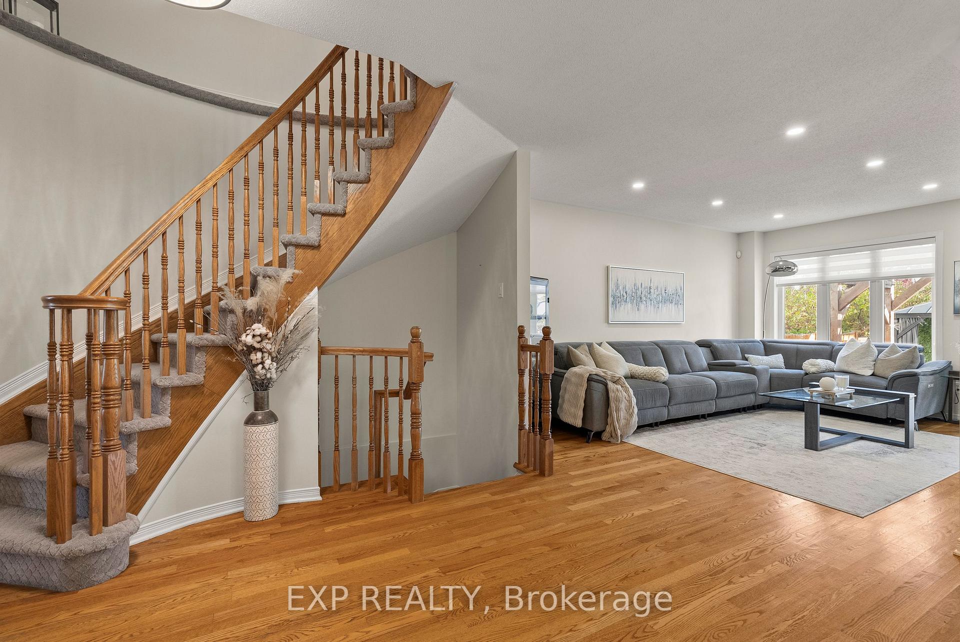 Photo 11 of 229 Duntroon Circle, Ottawa, Hunt Club Park/Greenboro — HOMEH