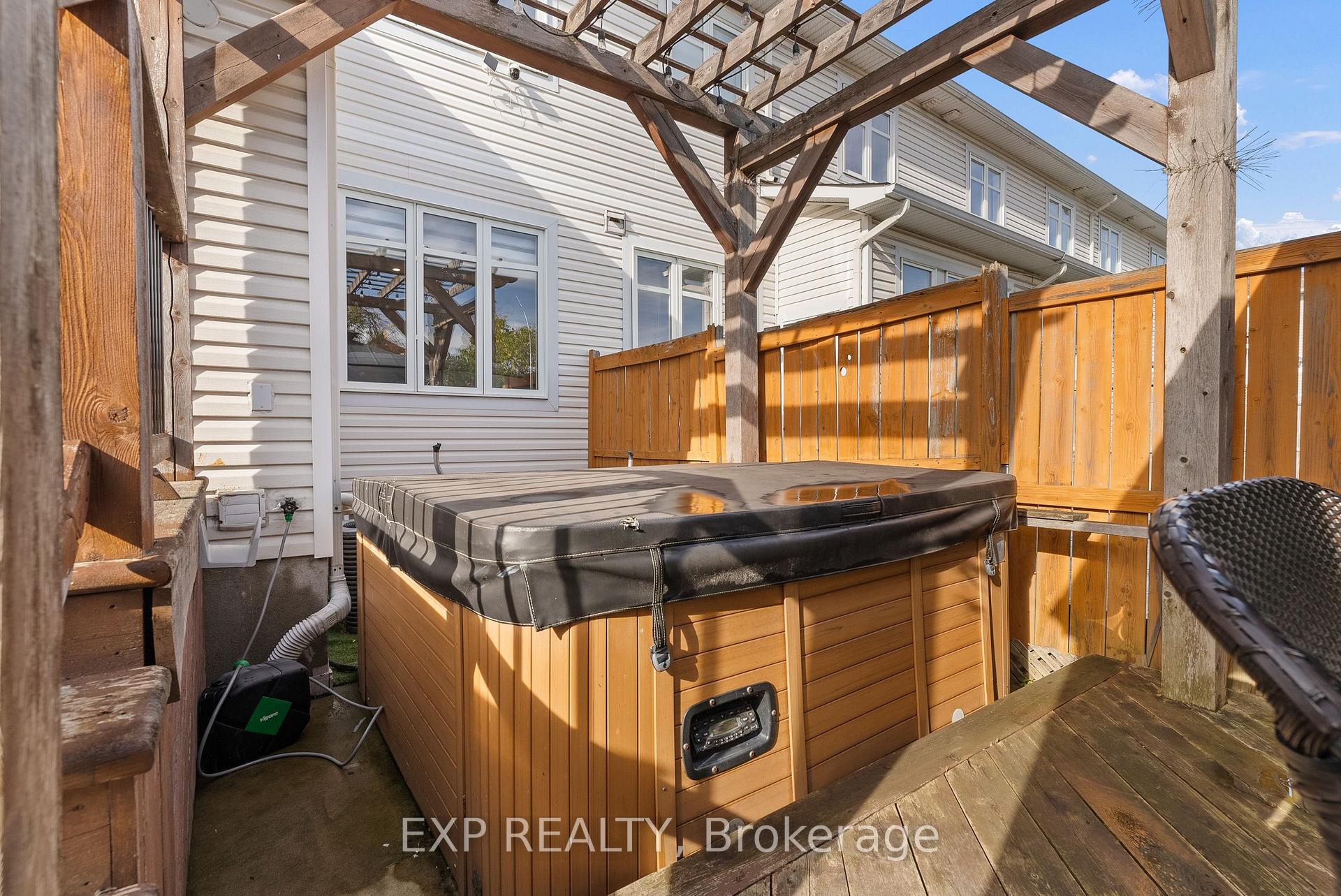 Photo 34 of 229 Duntroon Circle, Ottawa, Hunt Club Park/Greenboro — HOMEH