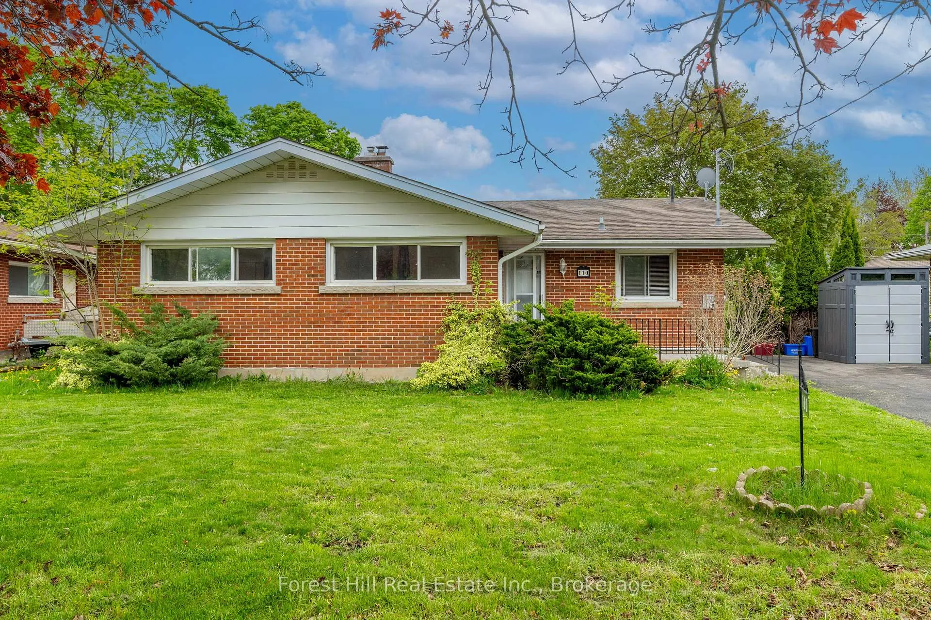 Photo 3 of 110 Stonybrook Drive, Kitchener — HOMEH