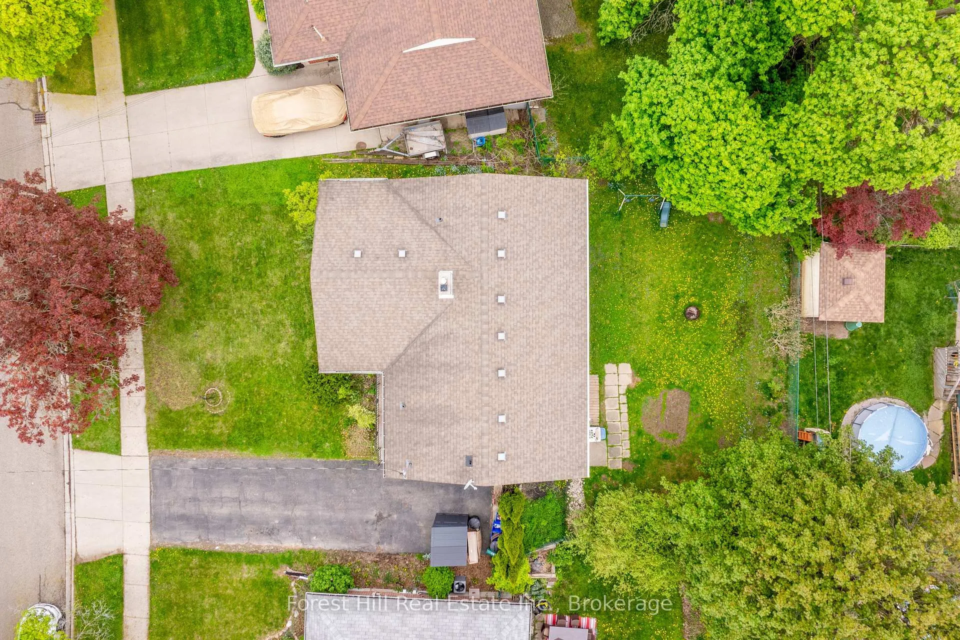 Photo 4 of 110 Stonybrook Drive, Kitchener — HOMEH