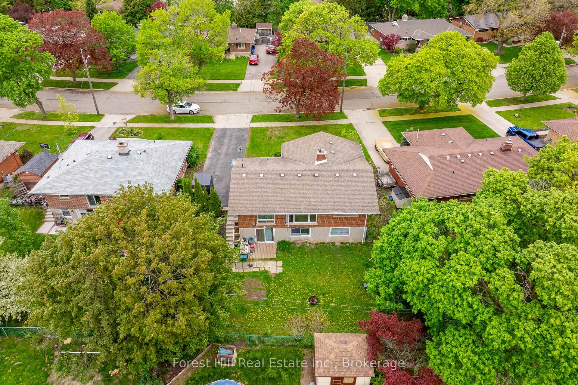 Photo 5 of 110 Stonybrook Drive, Kitchener — HOMEH