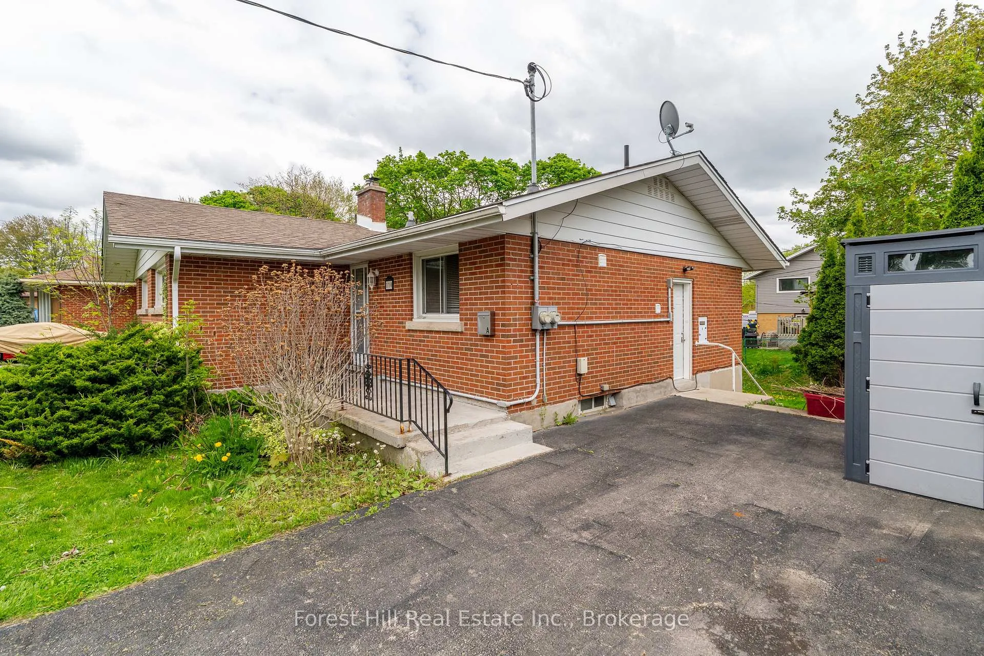 Photo 6 of 110 Stonybrook Drive, Kitchener — HOMEH