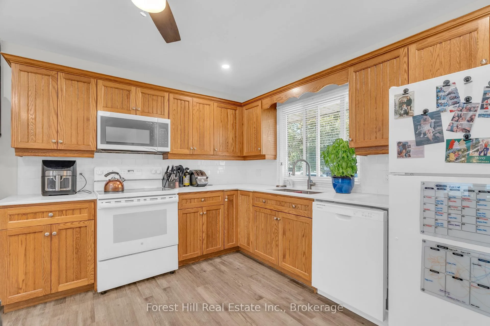 Photo 10 of 110 Stonybrook Drive, Kitchener — HOMEH
