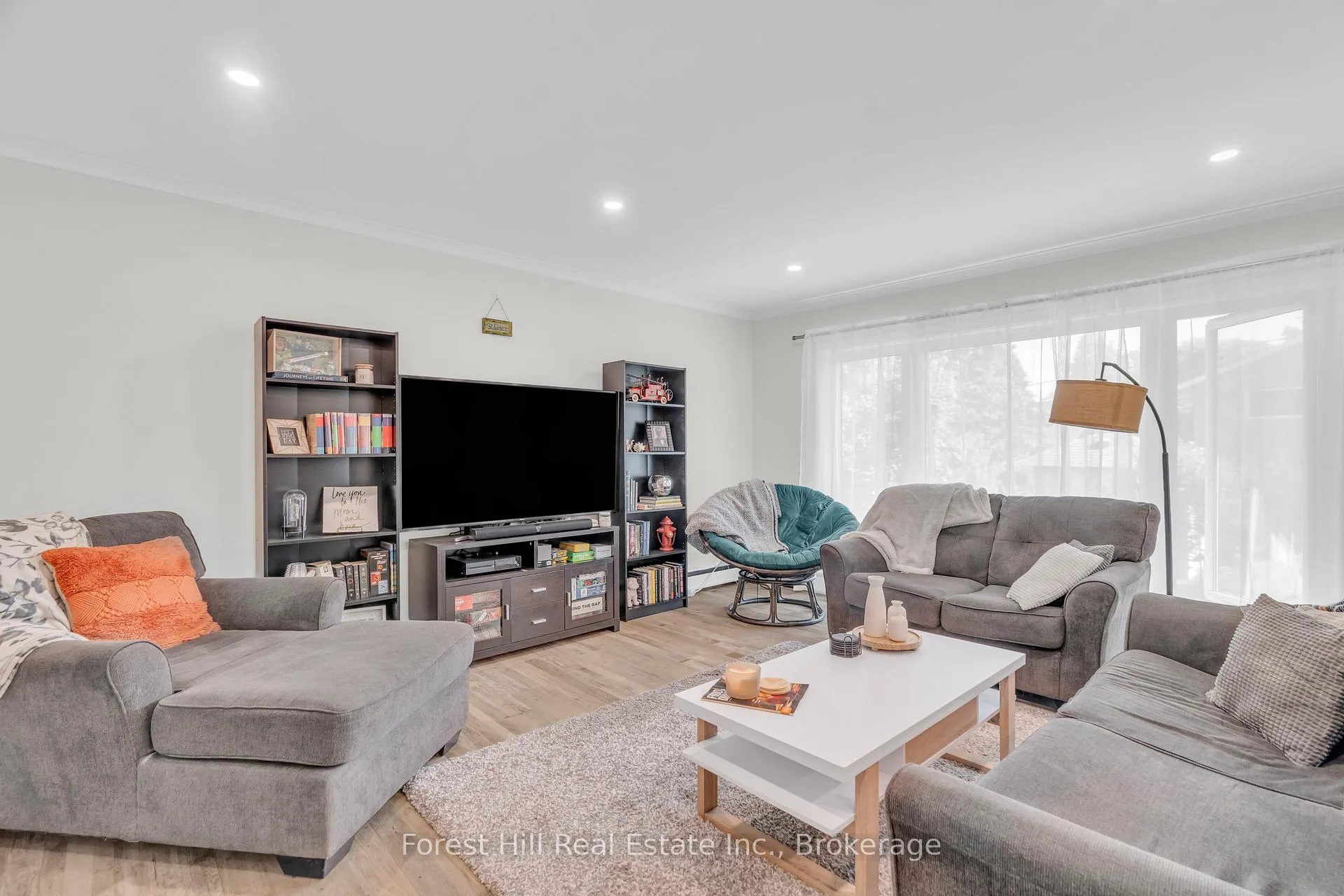 Photo 12 of 110 Stonybrook Drive, Kitchener — HOMEH
