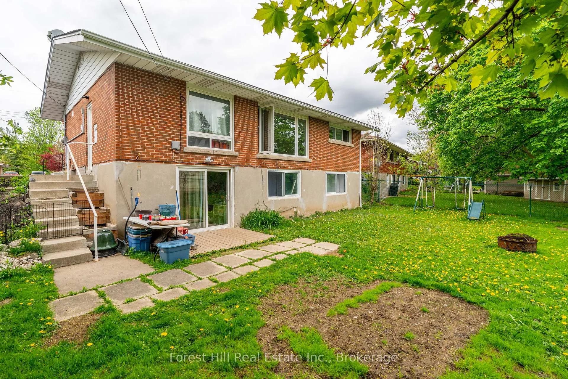 Photo 39 of 110 Stonybrook Drive, Kitchener — HOMEH
