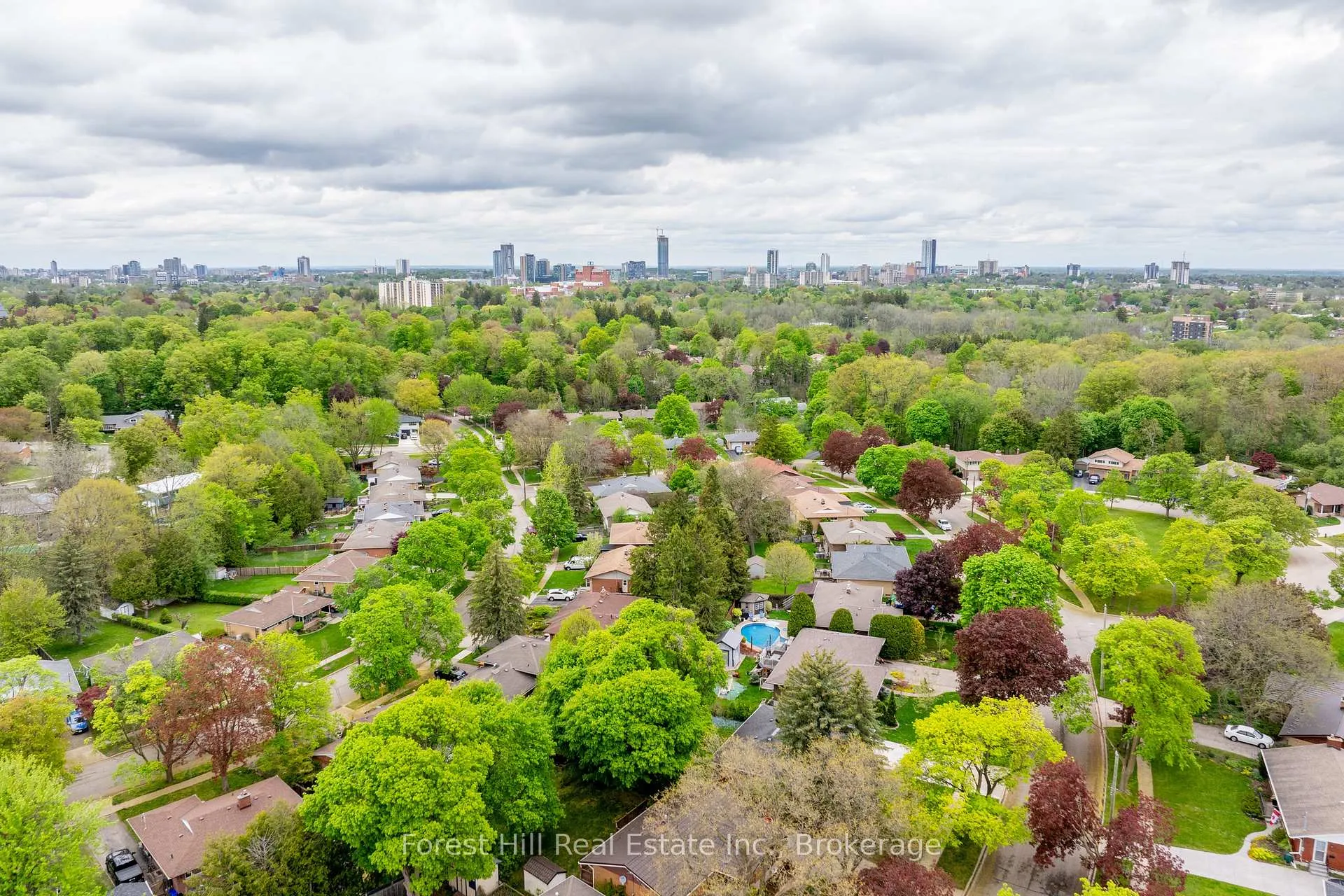 Photo 43 of 110 Stonybrook Drive, Kitchener — HOMEH