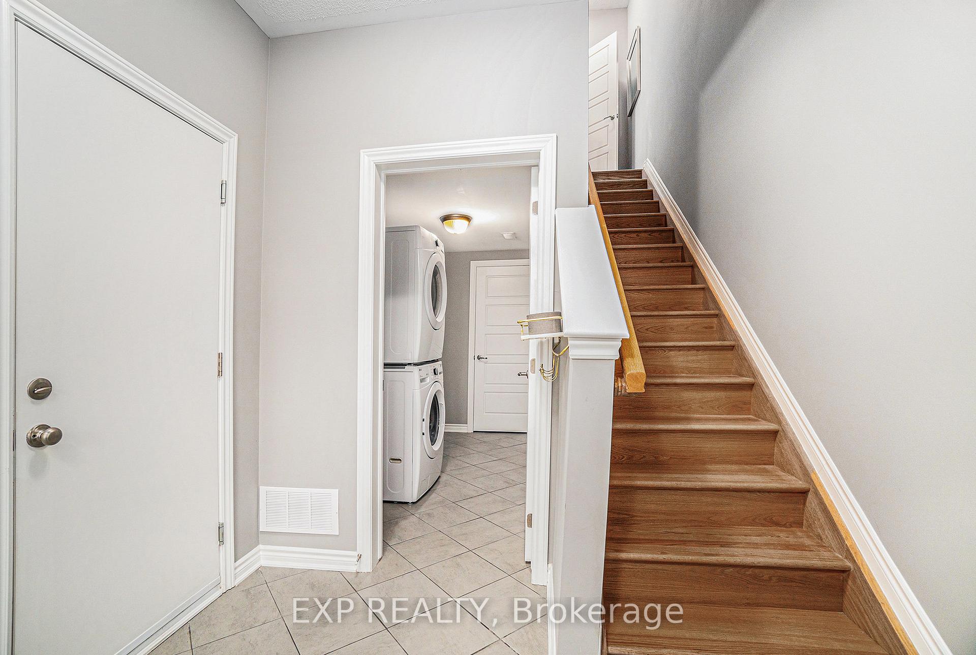 Photo 3 of 817 Kiniw Private, Ottawa, CFB Rockcliffe and Area — HOMEH