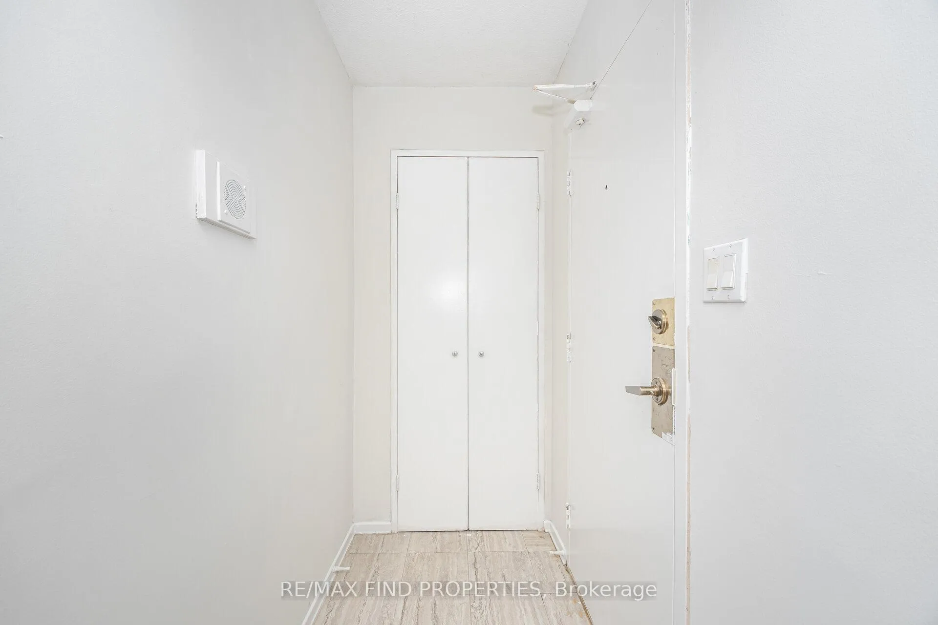 Photo 5 of Unit 403, 20 Edgecliffe Golfway, Toronto, Flemingdon Park — HOMEH