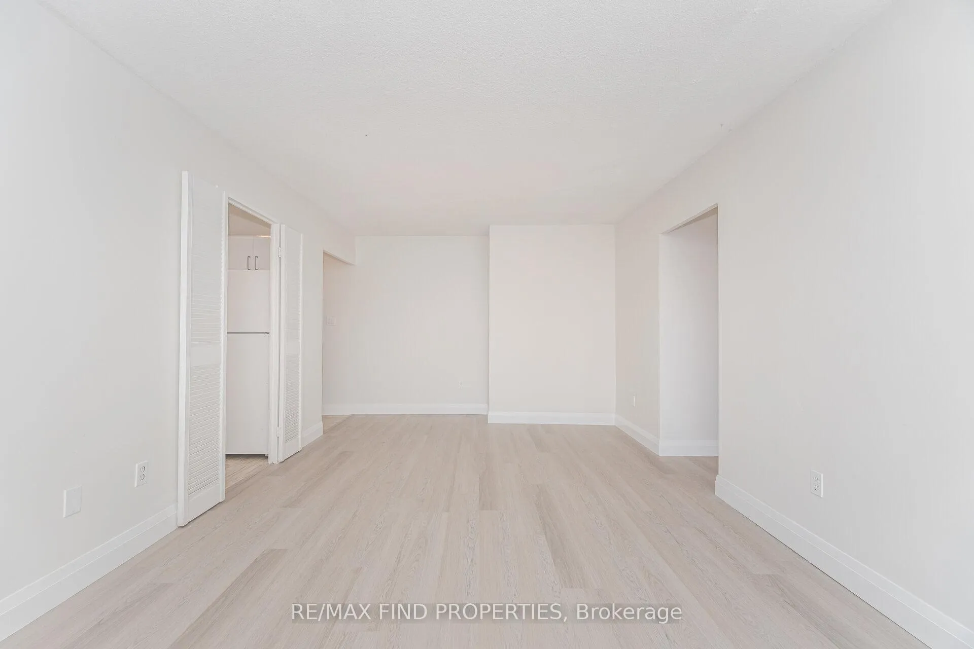 Photo 8 of Unit 403, 20 Edgecliffe Golfway, Toronto, Flemingdon Park — HOMEH
