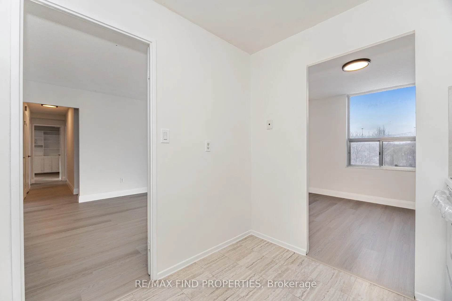 Photo 11 of Unit 403, 20 Edgecliffe Golfway, Toronto, Flemingdon Park — HOMEH