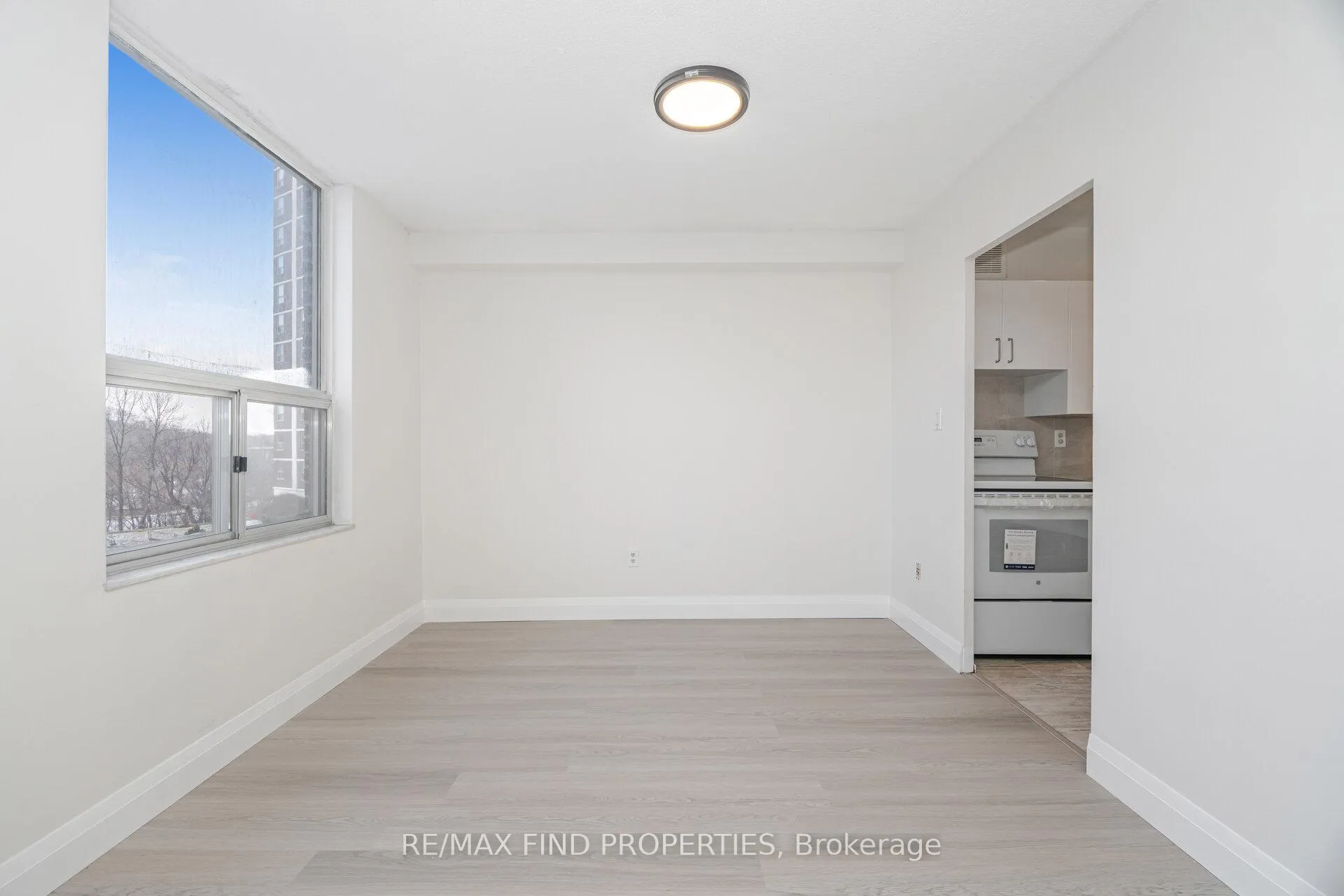 Photo 13 of Unit 403, 20 Edgecliffe Golfway, Toronto, Flemingdon Park — HOMEH
