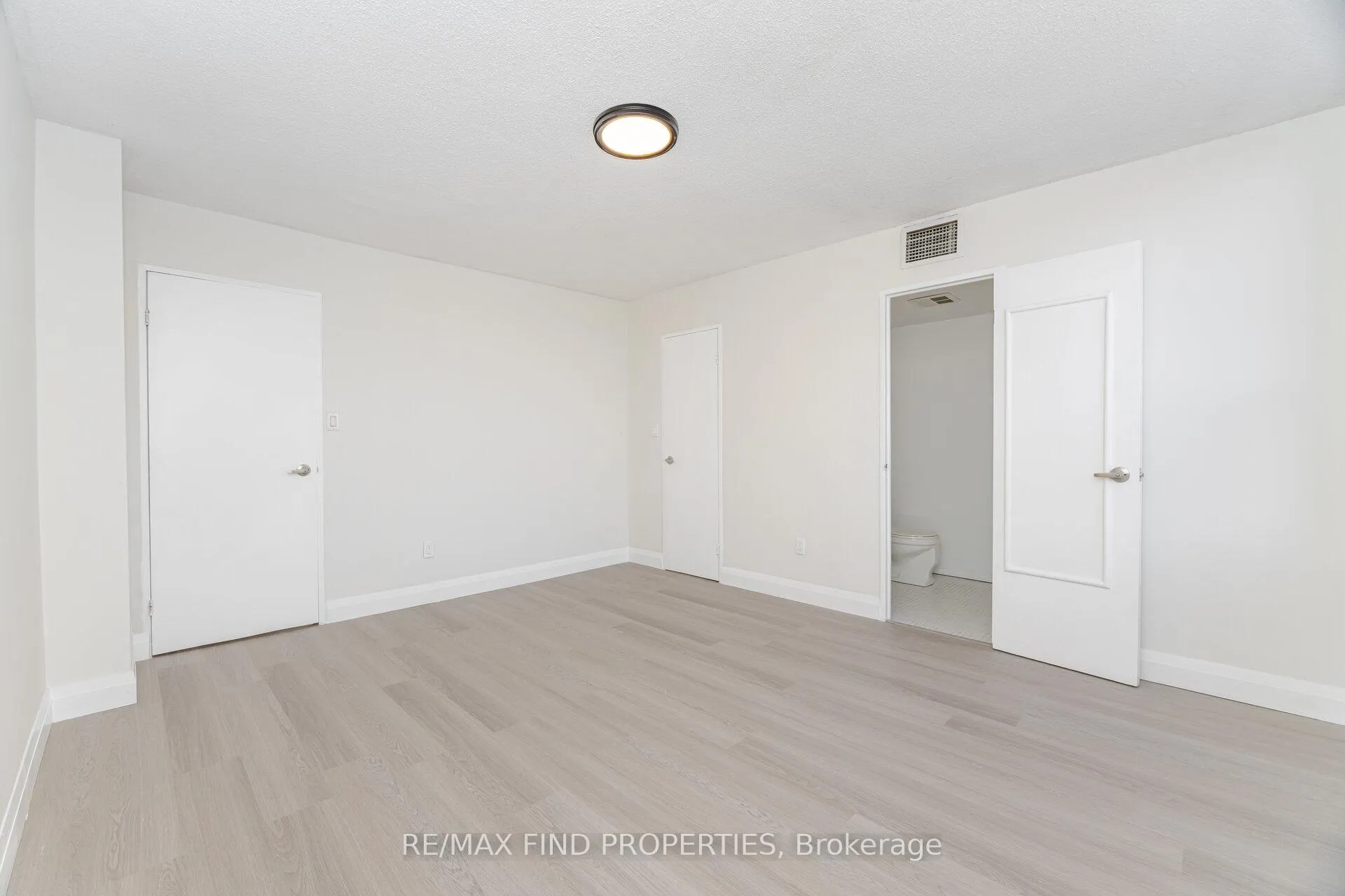 Photo 19 of Unit 403, 20 Edgecliffe Golfway, Toronto, Flemingdon Park — HOMEH