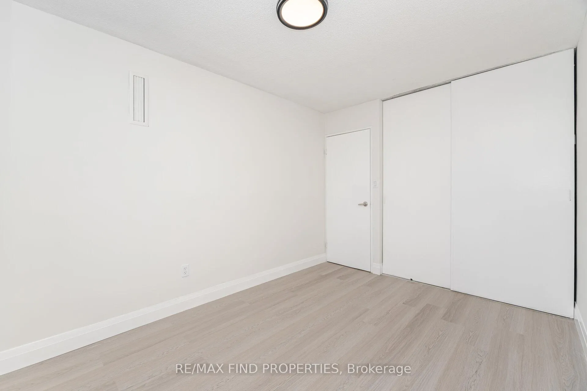Photo 25 of Unit 403, 20 Edgecliffe Golfway, Toronto, Flemingdon Park — HOMEH