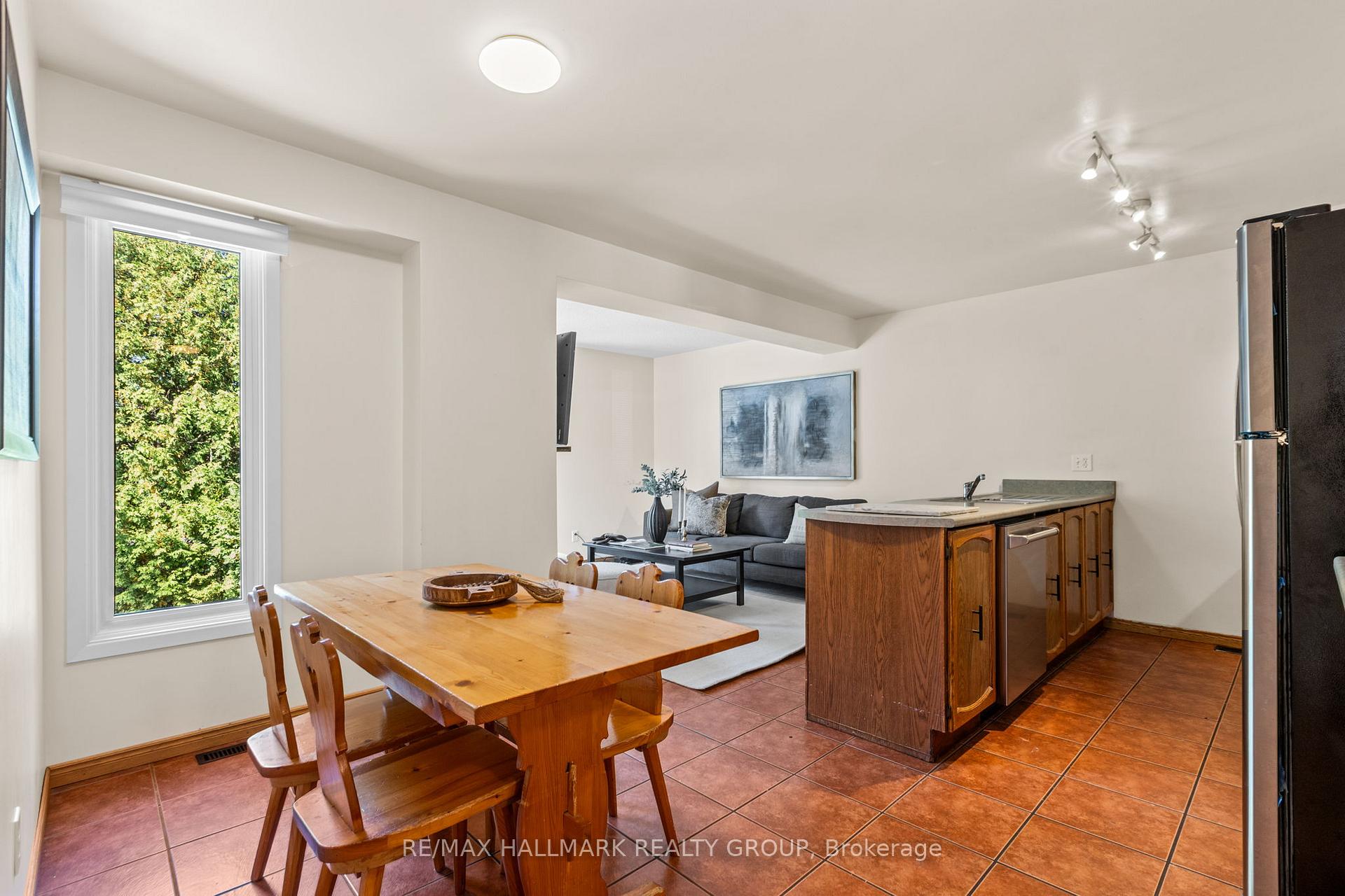Photo 7 of 7 Naismith Crescent, Ottawa, Kanata - Katimavik — HOMEH