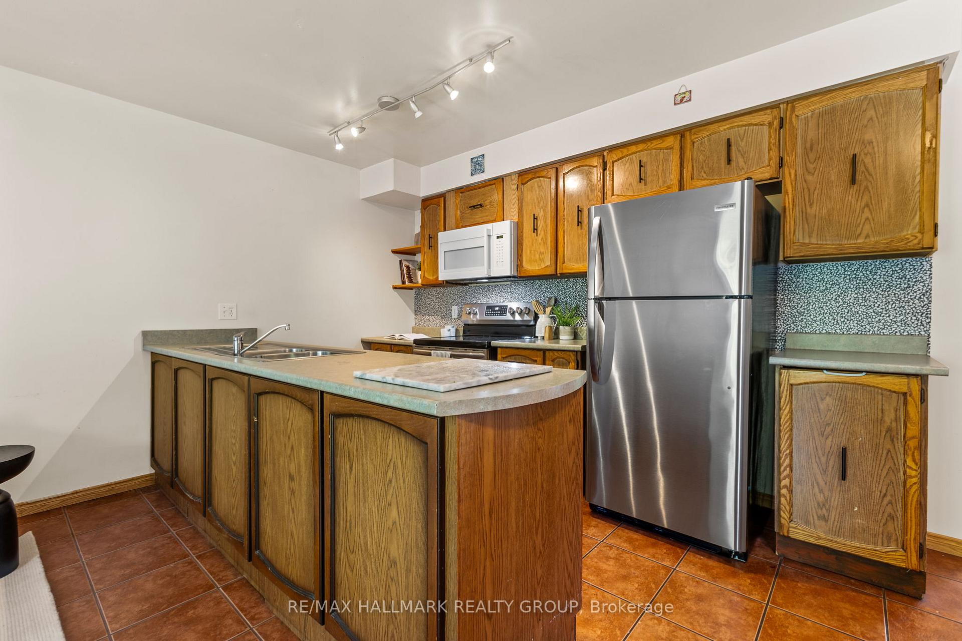 Photo 8 of 7 Naismith Crescent, Ottawa, Kanata - Katimavik — HOMEH