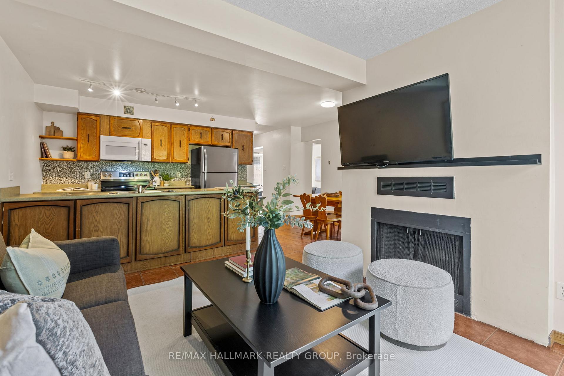 Photo 10 of 7 Naismith Crescent, Ottawa, Kanata - Katimavik — HOMEH