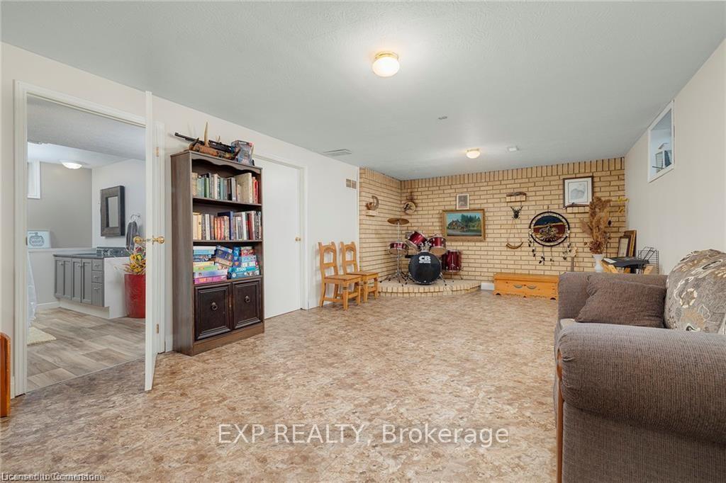 Photo 16 of 1020 Main Street, Howick — HOMEH