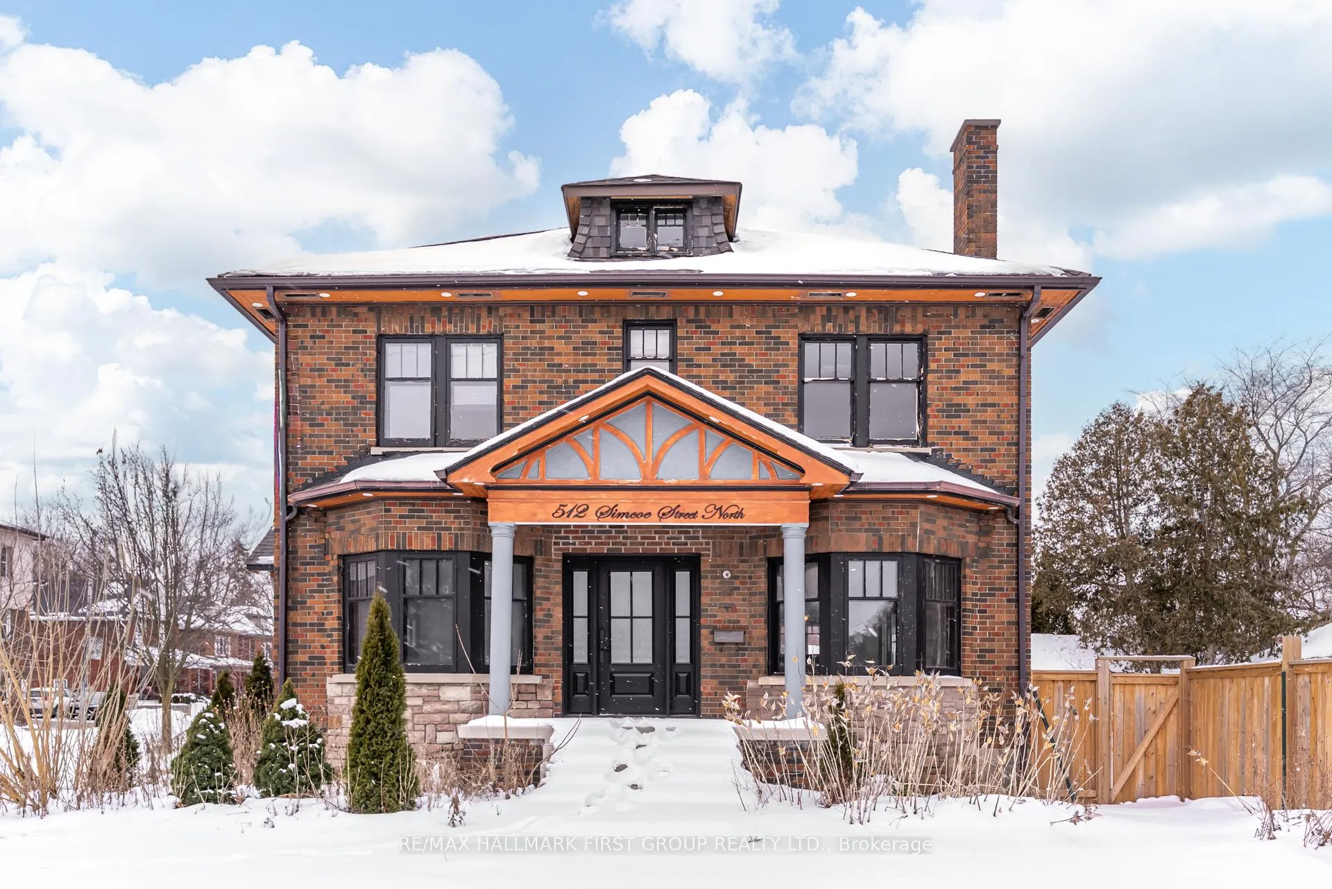 Front of 512 Simcoe Street N