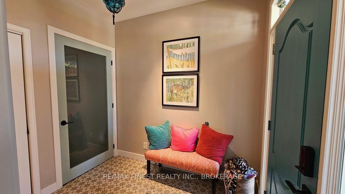 Photo 3 of Unit B, 1534 Crimson Crescent, Kingston, City Northwest — HOMEH