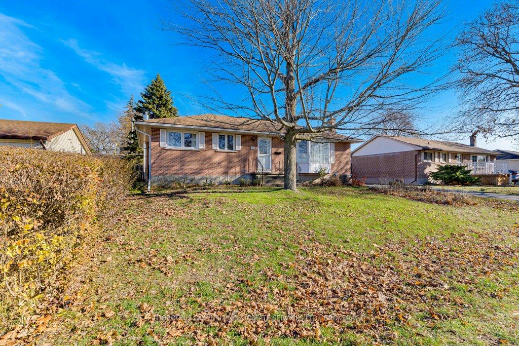 Photo 2 of 59 Oxford Crescent, Loyalist, Amherstview — HOMEH
