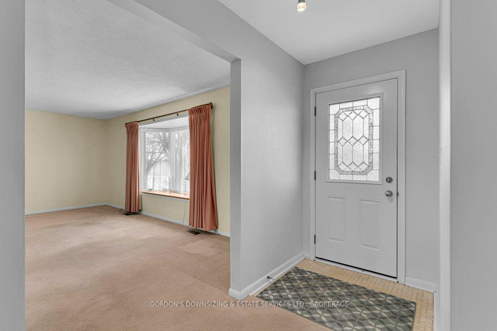 Photo 4 of 59 Oxford Crescent, Loyalist, Amherstview — HOMEH