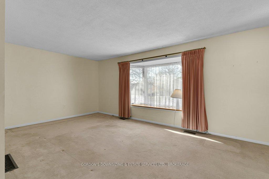 Photo 6 of 59 Oxford Crescent, Loyalist, Amherstview — HOMEH