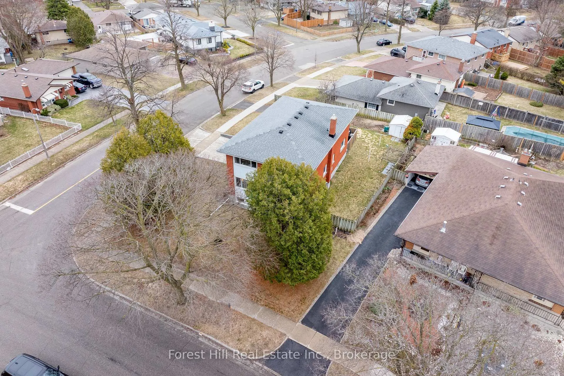 Photo 4 of 35 Shaftsbury Drive, Kitchener — HOMEH