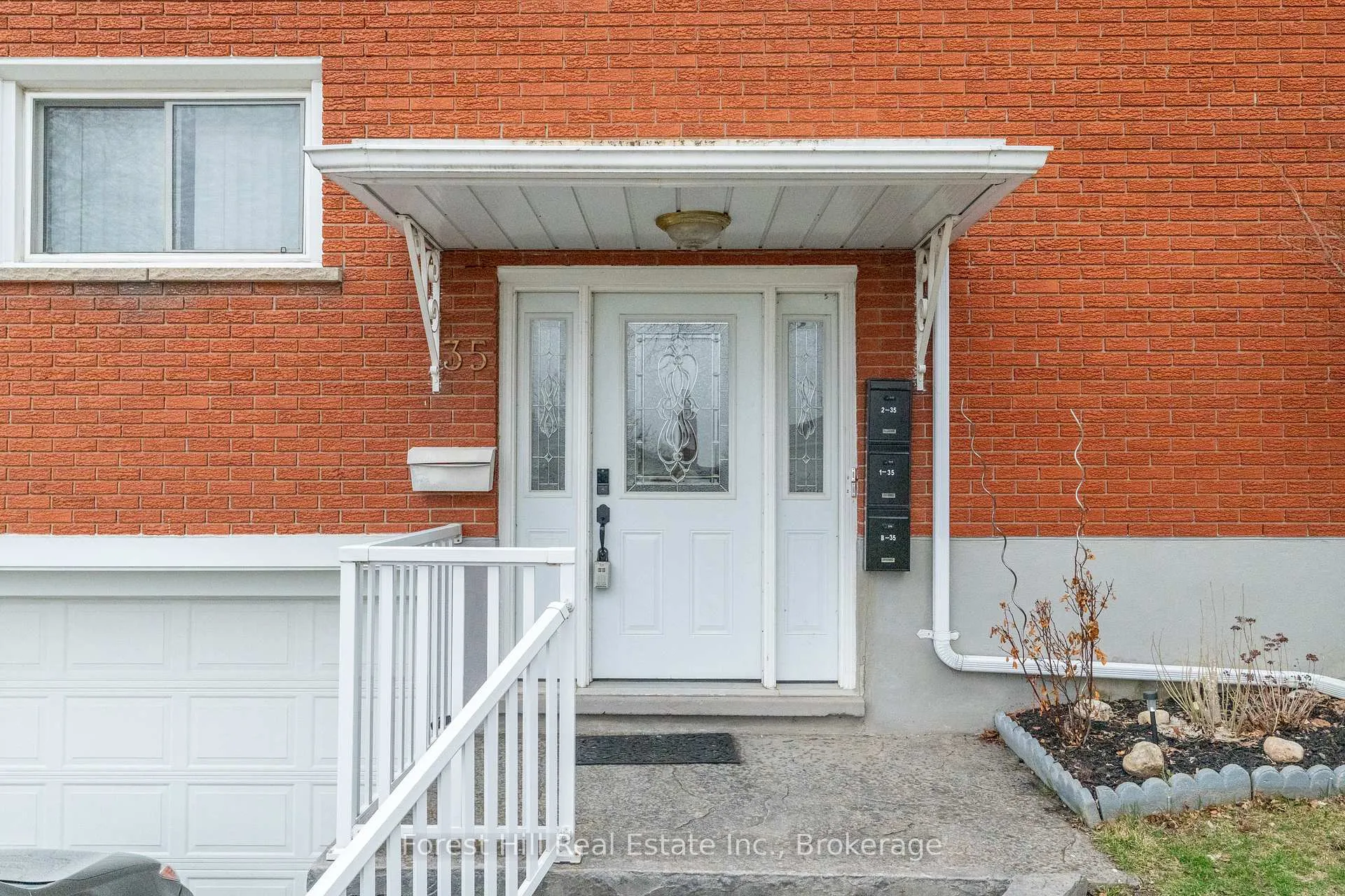 Photo 5 of 35 Shaftsbury Drive, Kitchener — HOMEH