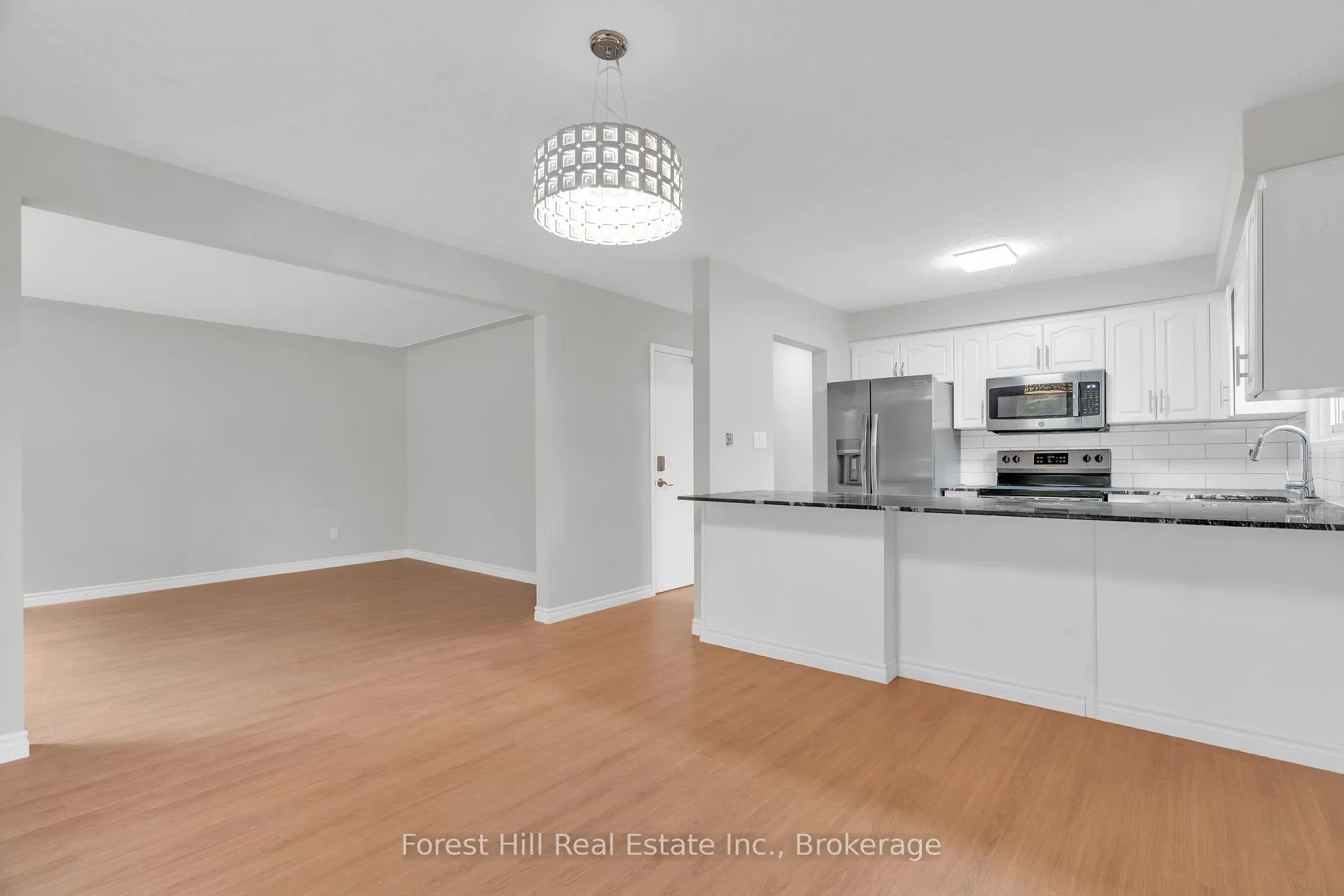 Photo 9 of 35 Shaftsbury Drive, Kitchener — HOMEH