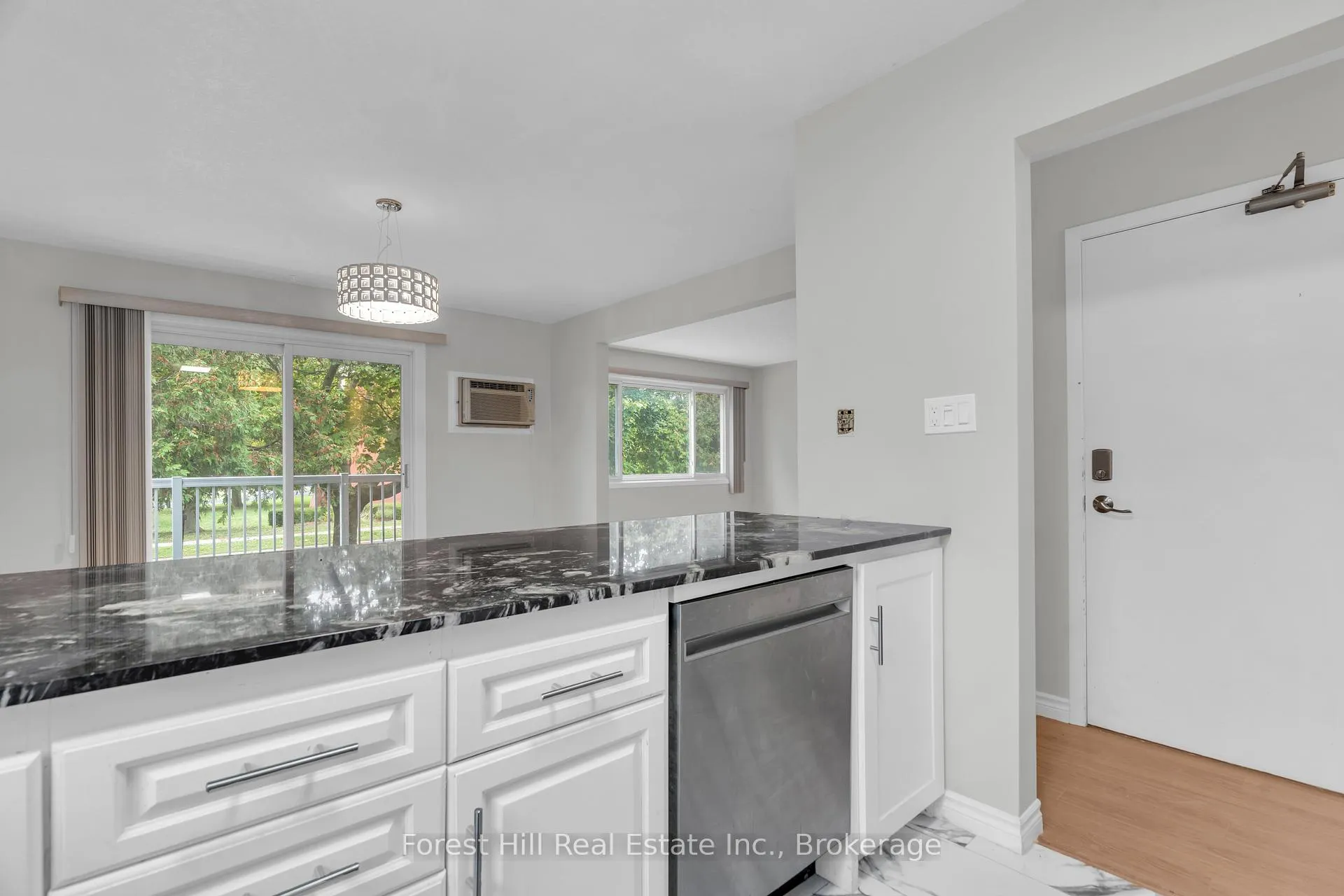 Photo 10 of 35 Shaftsbury Drive, Kitchener — HOMEH