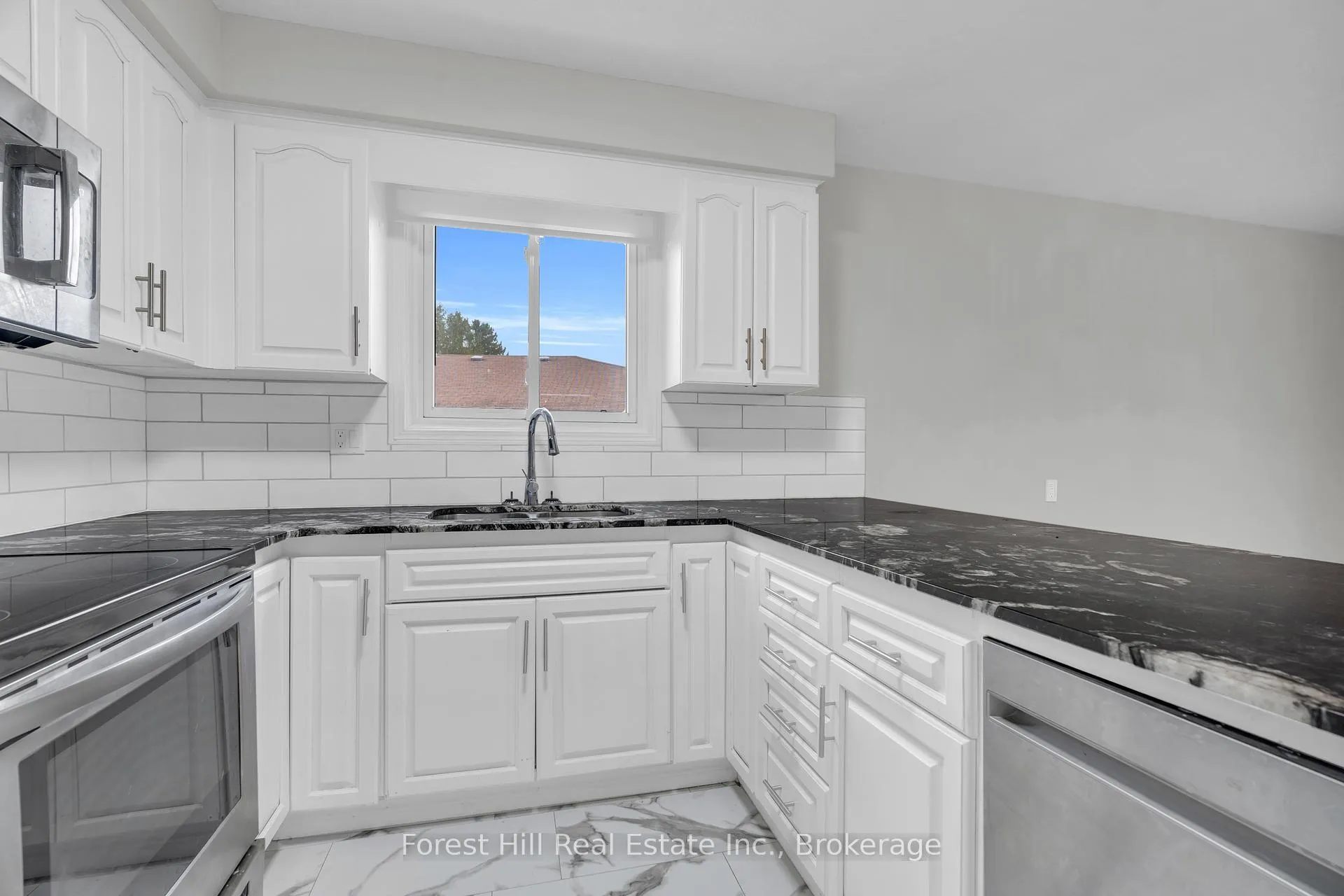 Photo 11 of 35 Shaftsbury Drive, Kitchener — HOMEH