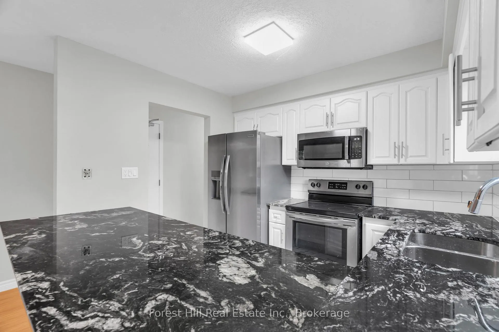 Photo 12 of 35 Shaftsbury Drive, Kitchener — HOMEH