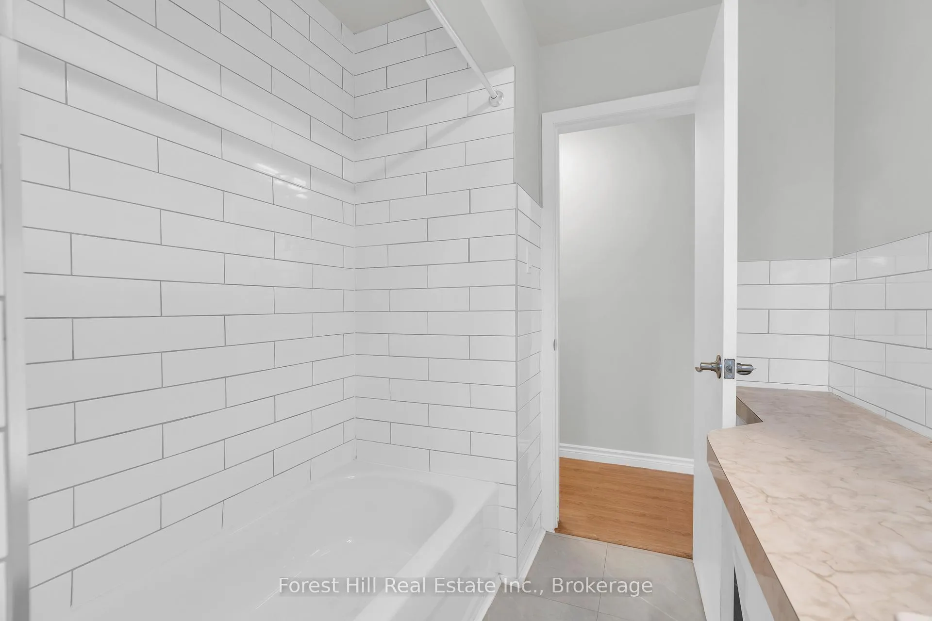 Photo 17 of 35 Shaftsbury Drive, Kitchener — HOMEH
