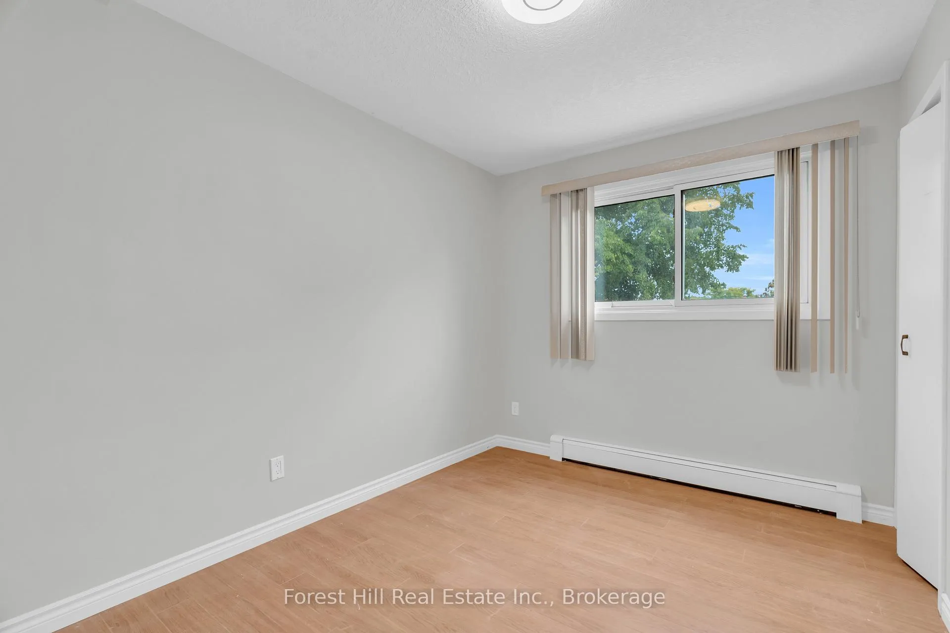 Photo 18 of 35 Shaftsbury Drive, Kitchener — HOMEH
