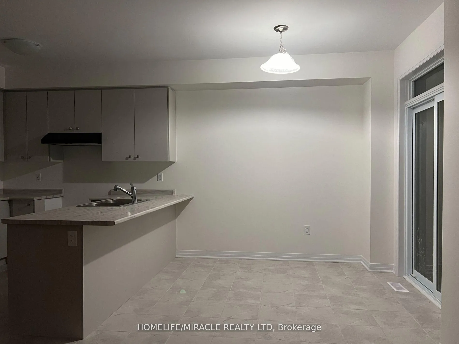 Photo 5 of 122 Varsity Drive, Welland, Dain City — HOMEH