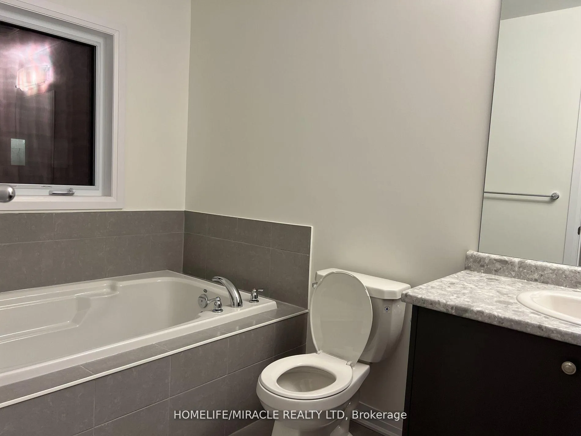 Photo 8 of 122 Varsity Drive, Welland, Dain City — HOMEH