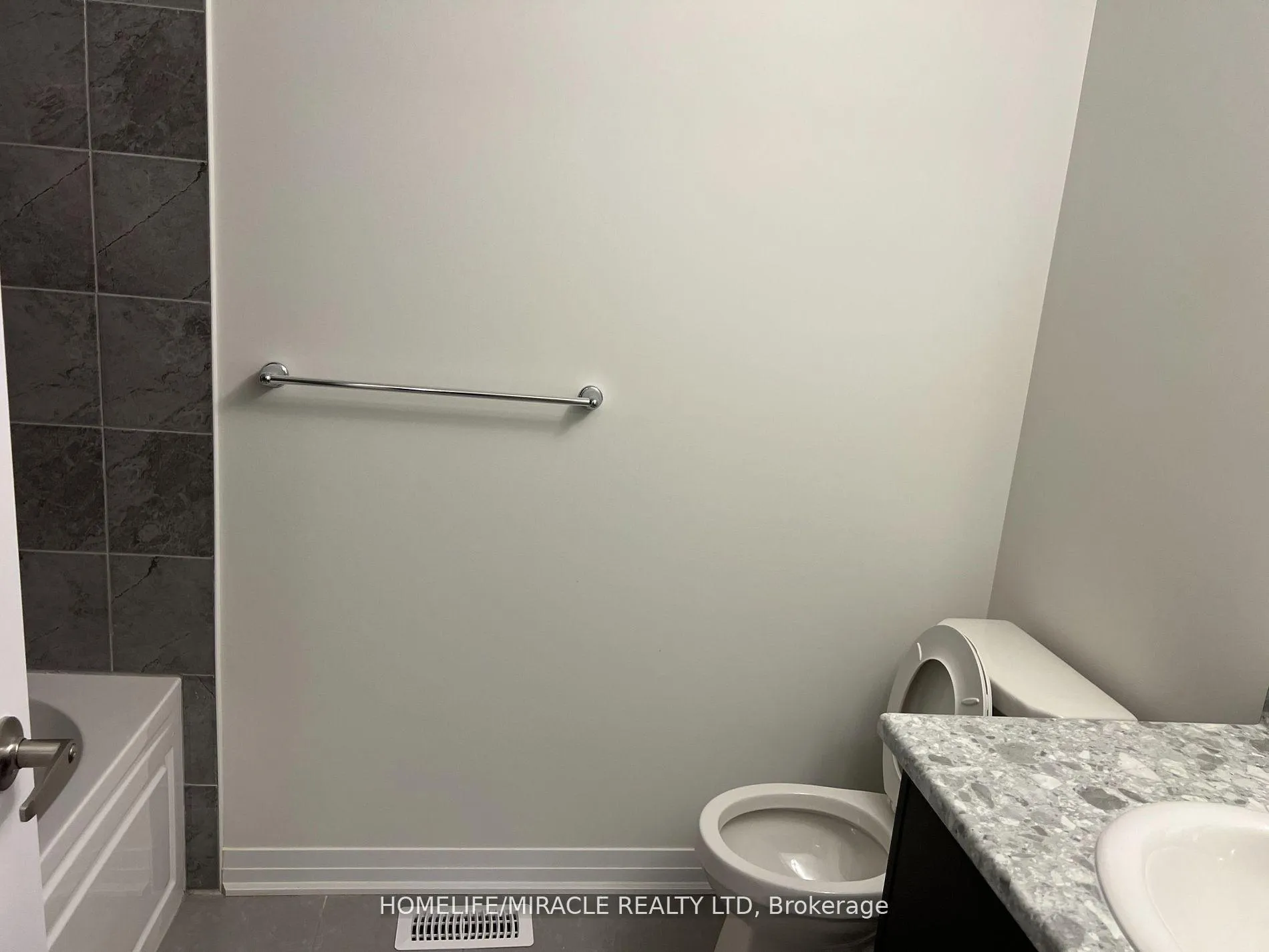 Photo 12 of 122 Varsity Drive, Welland, Dain City — HOMEH