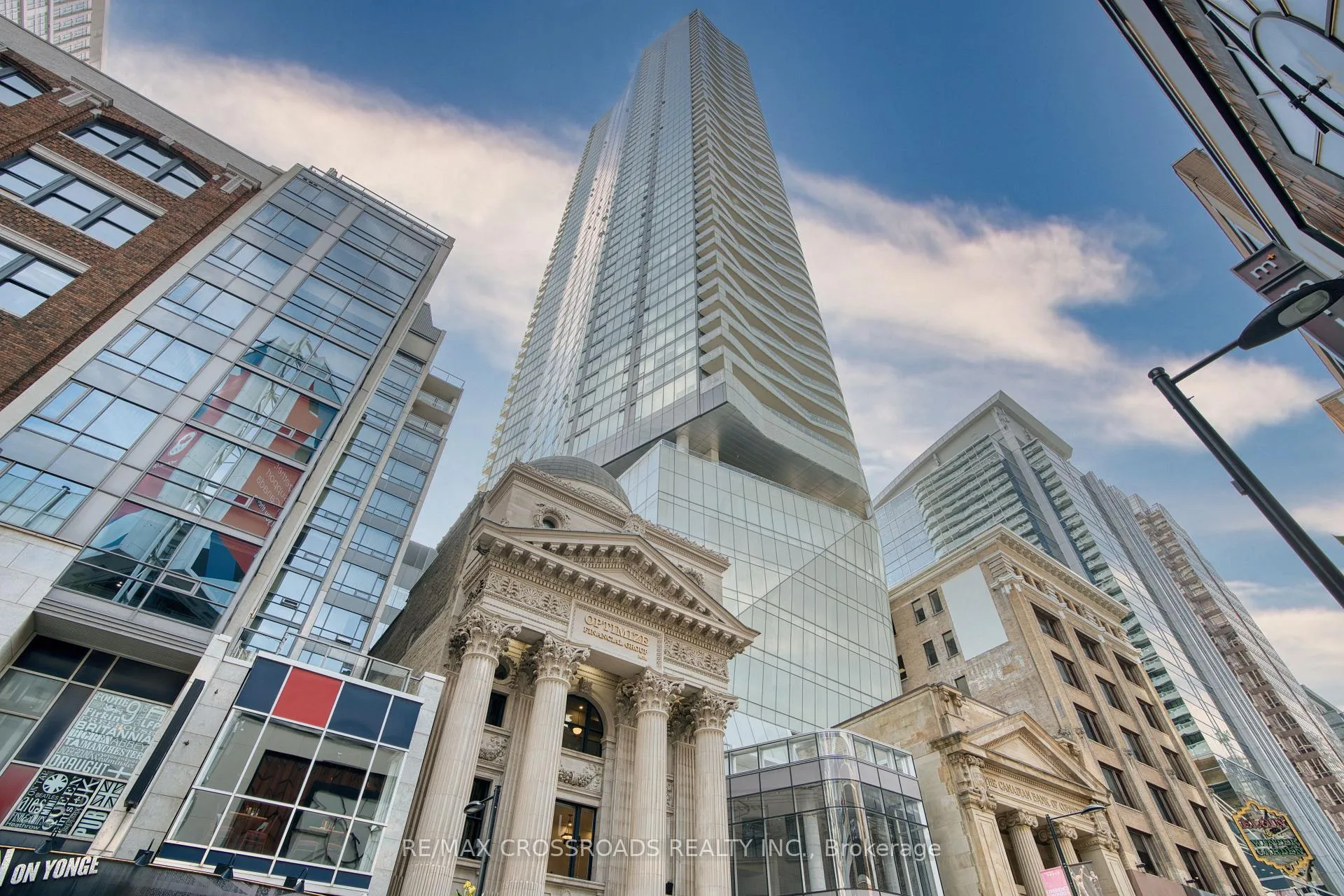 Front of Unit 1510, 197 Yonge Street