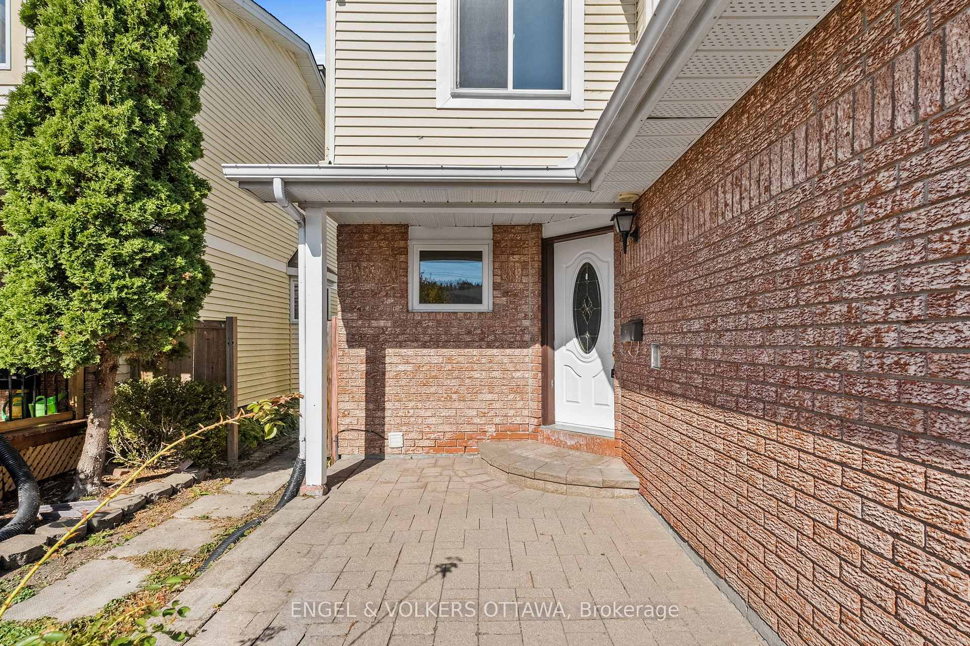 Photo 2 of 49 Burlington Crescent, Ottawa, Hunt Club Park/Greenboro — HOMEH