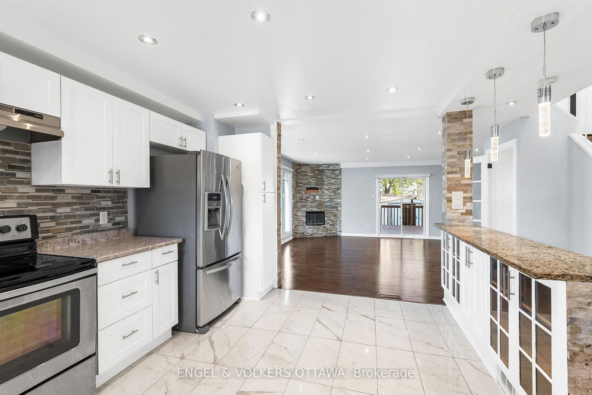 Photo 7 of 49 Burlington Crescent, Ottawa, Hunt Club Park/Greenboro — HOMEH