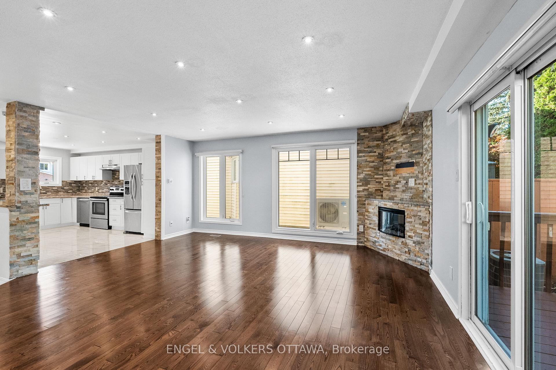Photo 12 of 49 Burlington Crescent, Ottawa, Hunt Club Park/Greenboro — HOMEH