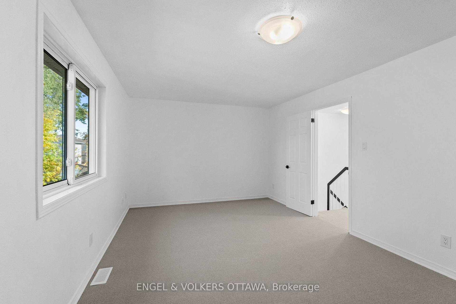 Photo 16 of 49 Burlington Crescent, Ottawa, Hunt Club Park/Greenboro — HOMEH